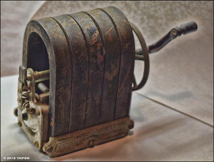 telephone magneto  width=