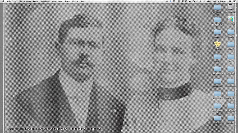 Photo plate of Bessie & Pearl Roscoe